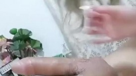巨乳美女 停停你这样要射 你插进去呀 我操你大爷的 皮肤超白吃鸡一流 被大鸡吧无套输出 骚逼操漏了喷了七八次 最后口爆