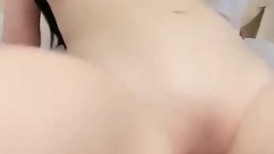 姐姐来了，全程露脸伺候小哥的大鸡巴，活好不粘人无毛白虎逼，性感的骚奶子，边草边亲呻吟可射淫声荡语不断