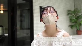 FC2 4495463 # 喜歡雞巴的成熟人文JD，用完全勃起的雞巴深喉，吸吮時的女性表情......難以置信的超濃縮精子被倒入嘴裡[是]