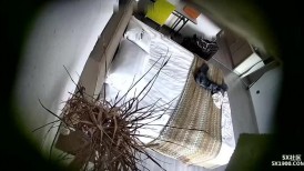 2024-7-8 新流出酒店偷拍 高冷美妞半推半就笑着被老哥扯下小内内在床边草