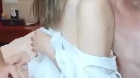约清纯甜美小姐姐直播 手伸进裙子摸奶子 撸硬开操  女仆装网袜后入