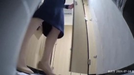 新鲜出炉【7月最新女厕偷拍】黑丝女神 JK靓妹！黑丝美腿女神撒尿换装，非常端庄漂亮的妹子，流鼻血推荐-少妇
