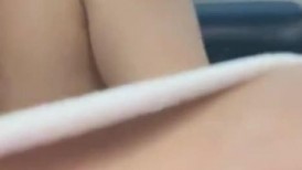 办公室内的激情，御姐和小萝莉轮番上阵完美展示，全程露脸揉奶玩逼丝袜高跟诱惑，抠到骚穴淫水泛滥高潮不断