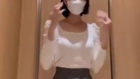 最新重磅流出，西巴国顶流极品网红女神【伊芙琳】大尺度私拍，骆驼齿珍珠磨逼，身材超级好，阴毛厚重是个欲女