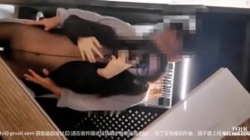 颜值逆天的大眼镜女高学妹✅性感黑丝连体袜服务金主爸爸，被按在镜子前狠狠深操，清纯的脸蛋简直不要太反差