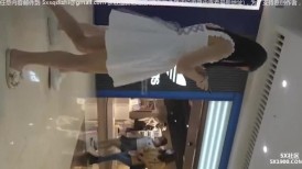 大神尾随偷拍 宽松吊带白裙少妇逛街透明蕾丝花纹内前抄黑森林豹 纹包臀裙美女逛商场日系白内紧紧勒出屁股缝