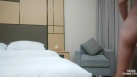漂亮黑丝小姐姐 好痒太舒服了 老公的吊好大顶到小花心了骚逼好痒 你别拔套阿 骚逼抠到高潮 偷偷拔套被发现 操的高潮不停