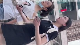 大神尾随偷拍UR级 白丝腿袜MM夹成骚丁去WC重新穿内裤