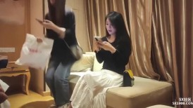 高颜韵味轻熟女 好粉可以舔吗我好想舔 啊啊老公用力操我 你太猛了 两选一双飞吃不消 大姐被小伙操的娇喘连连 棋逢对手