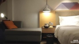 漂亮黑网丝小少妇 太亮了没有情调 啊用力好多水 太能搞了你老婆很性福 被大哥从床上操到沙发 浪叫不停