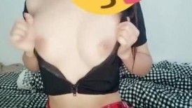 土豪私人重金定制，微密圈唇红齿白奶粉逼粉高颜女神【薇娅娅】私拍福利，各种露三点紫薇冒淫液相当反差 (2)