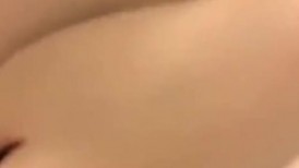 大奶女友 啊啊老公操我骚逼 在家爱爱 被大鸡吧男友无套输出 上位骑乘边操边喷 奶子哗哗 射了满满一奶子精液