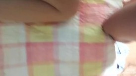 贵在真实无滤镜，小情侣出租房露脸性爱自拍，美女的鲍鱼挺肥阴唇一大一小还黑但是淫水挺多，无套啪啪口爆吞精很刺激