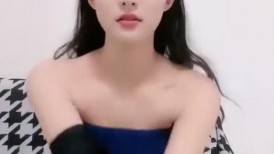 小哥爆操G罩杯学生妹早恋少女，顶级美乳又大又软，后入爆插奶子直晃，草完不爽又抠穴自慰早恋少女