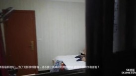 合租房冒死爬窗偷窥 对门的小情侣各种姿势啪啪啪