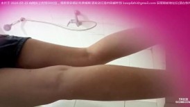 邪恶的房东暗藏摄像头偷拍美女租客洗澡