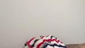 辫子哥出租屋约炮美女同事刚舔玩她的B 想去亲她的嘴 不让