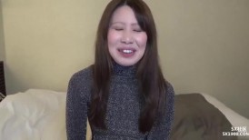 FC2 4493531【首次限定特价！ 】 「我叔叔的鸡巴感觉真好……」 Ichaicha 与一位沮丧的已婚妇女发生性关系，她暴露了她的女性本能，并射在她有一段时间没见过的鸡巴上