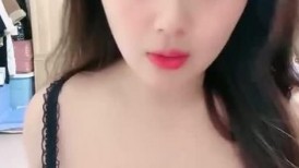 露脸微胖极品小女人的诱惑，性感尤物火辣艳舞脱衣极品大奶子，掰开骚穴看特写，道具风骚抽插高潮不断好刺激