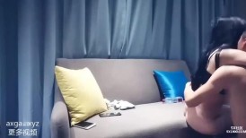 帅小伙2800元约了位刚新婚的美少妇,说：没事出来做,逼也爽了,钱也赚了 (2)