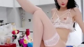 超有气质的美少妇，颜值高身材好丝袜高跟露脸精彩大秀直播诱惑狼友，情趣装听狼友指挥互动撩骚道具抽插刺激