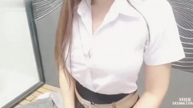 性感OL百褶裙小白领 为升值出轨公司高管，劲爆完美身材波涛胸涌，主动女上位用小穴温暖大肉棒！