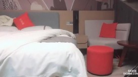 漂亮熟女大姐 拷我加油拷我的逼 皮肤白皙身材丰腴奶子大 哥们拷太猛 没多久就拷射了
