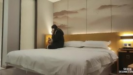 【AI画质增强】 长着非常清纯的脸 却有花臂纹身，服务态度不好，被男主翻来覆去一顿输出