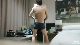 高精模型修复，利哥探花，第二次约这个身高180的极品嫩模，高颜值大长腿，站直了比利哥还高，床边近景做爱_ahq12