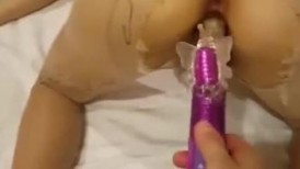 邪恶二人组下药迷翻美女同事换上空姐制服,黑丝双洞齐插-2