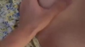 大奶美眉 今天赶时间回学校下次随便你怎么弄 我的大还是他的大 啊啊不要了高潮了 被大鸡吧小哥无套输出白浆四溢骚叫不停