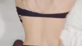 黑丝美眉 啊啊好深 爸爸你好深受不了了 我要不行了哦哟操死啦 我要去了高潮啦 被小哥哥无套输出 太能叫了骚话不停