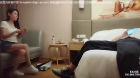 肉感十足的援交女郎，遇到战斗力超强的哥们，美穴惨遭打桩
