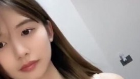 重磅~新尤物女神降临！~颜值身材秒杀一切网红明星，尺度全开翘臀扣穴自摸发骚【弯莞】翘臀扣穴