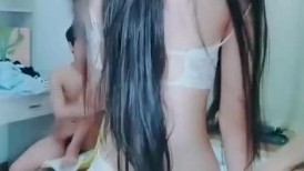 纹身老哥三飞名场面，有少妇有少女，无毛嫩穴轮流操，正入姿势骑乘位，化身打桩机器，一顿输出