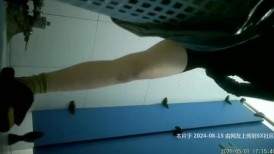 办公楼女厕全景偷拍多位漂亮的美女职员各种美鲍完美呈现2-3黑裙子黑内裤
