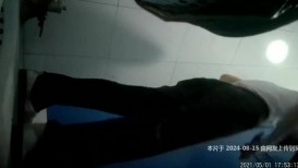 办公楼女厕全景偷拍多位漂亮的美女职员各种美鲍完美呈现2-14白体恤黑裤子
