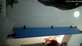 办公楼女厕全景偷拍多位漂亮的美女职员各种美鲍完美呈现2-20.牛仔裙