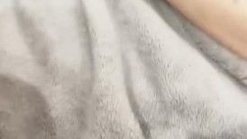 两个黑鬼玩弄人妻少妇，穿着情趣内衣被两个黑鬼压迫蹂躏，大驴鸡巴草了骚穴还要干菊花，淫声荡语不断好刺激