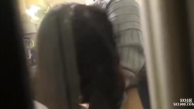 偷窥小情侣啪啪 窗户留条缝隙正好便于我观看现场直播 妹子好会吃鸡鸡 就喜欢这种认真吃鸡的样子