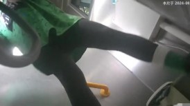大神潜入大学女厕全景偷拍 6位小姐姐的极品小黑鲍-绿色双马尾