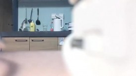 一步裙白领美女兼职援交,2500元没穿内裤,裙子里只穿了件开档的黑丝 (2)