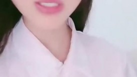❤❤纯欲系美少女，贫乳大长腿，短裙丁字裤，扭腰摆臀，掰穴假吊抽插，特写屁股骑坐，表情一脸淫骚