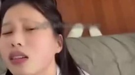 调教JK肉丝小母狗 今天骚逼怎么这么湿啊 被爸爸操的 深喉吃鸡牙齿刮到弟弟直接一嘴巴 把小狗的骚穴灌满精液