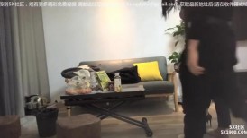 漂亮大奶轻熟女3P 爸爸用力操加油再深一点 被你们两个搞死了 身材丰满高挑 沙发操到床上被两哥们连续轮流输出爽叫不停