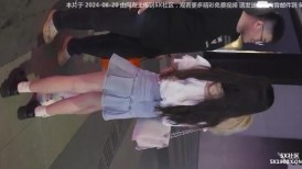 大神步行街尾随偷拍 荷叶边牛仔裙美女性感肉臀粉内夹成丁字裤两个圆圆的屁股蛋
