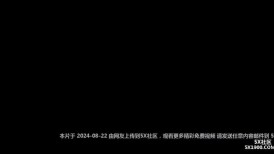 合租房门缝偷窥对门的少妇洗澡换衣服
