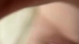 很有骚劲的白皙少女露脸跟纹身大哥激情啪啪，揉奶玩逼道具抽插，淫声荡语不断，口交大鸡巴无套抽插内射中出