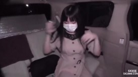 FC2 4522172 我让我的两个女孩朋友中的一个在外面等，然后把她带进停在我家门前的一辆汽车作为惩罚游戏，并中了她[是]