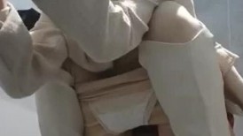 商场女厕全景偷拍 漂亮长筒靴小姐姐光滑粉嫩一线天鲍鱼
